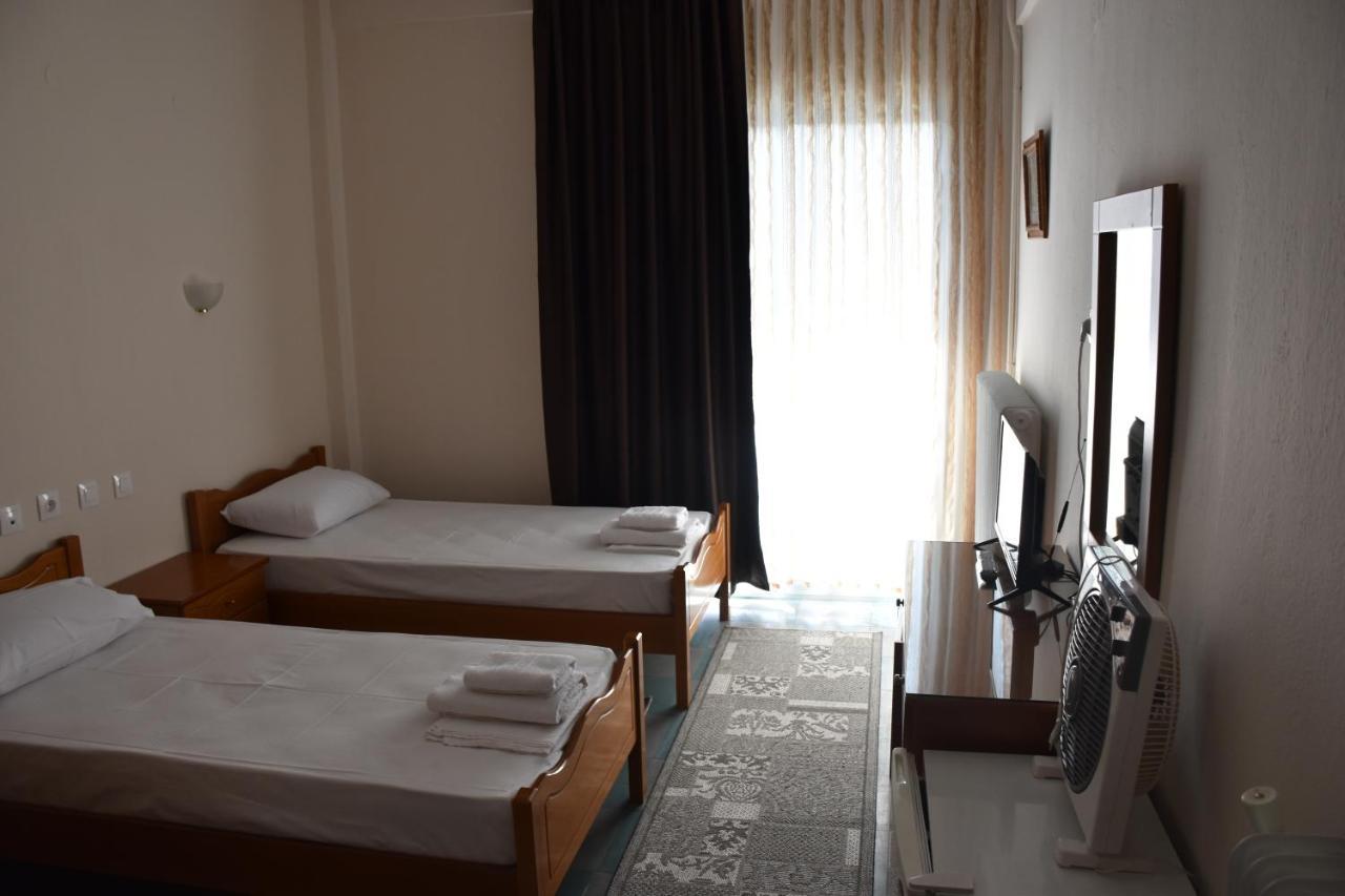 Parissas Hotel Tsotílion Exteriér fotografie